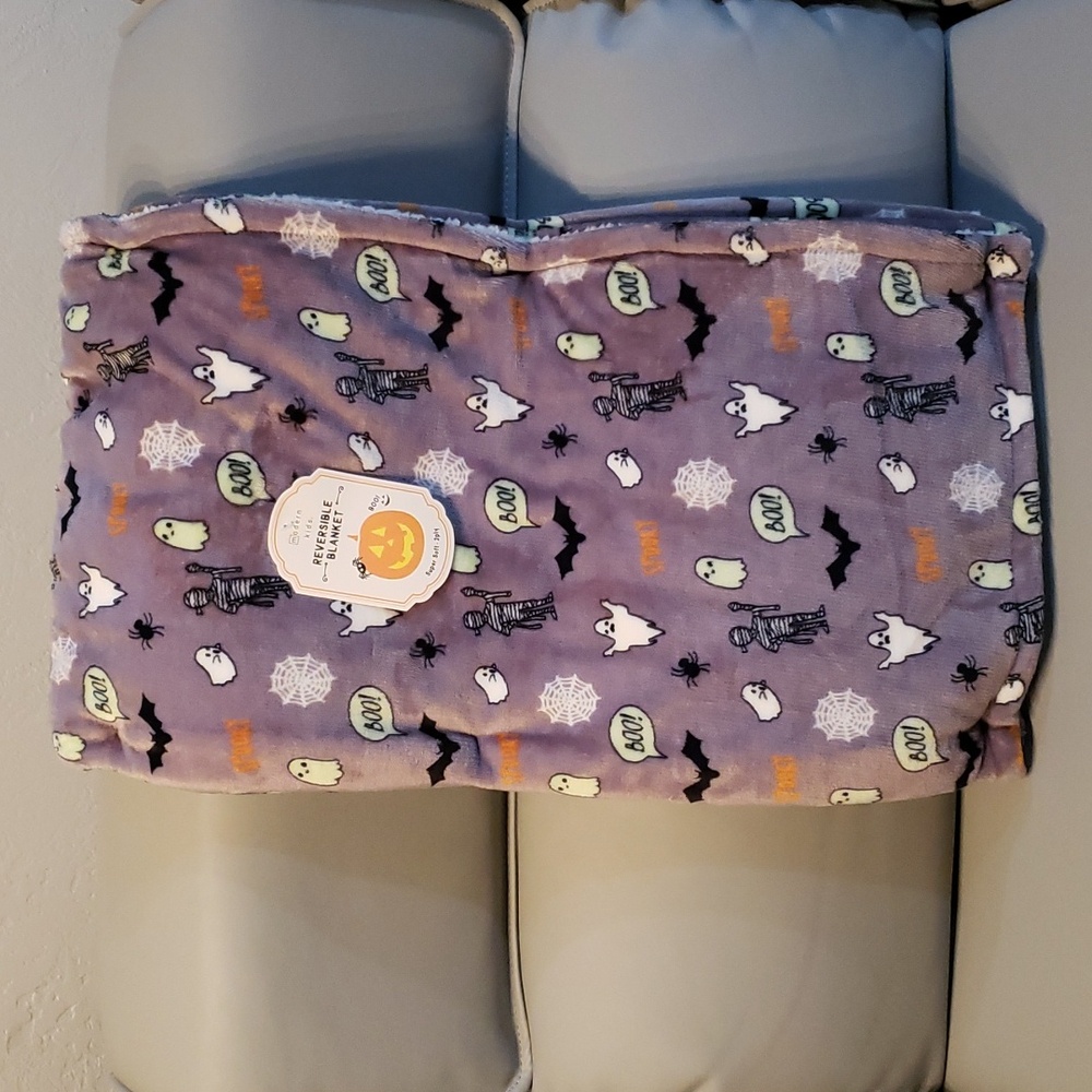 Reversible Halloween super soft 2 ply Sherpa throw blanket NWT